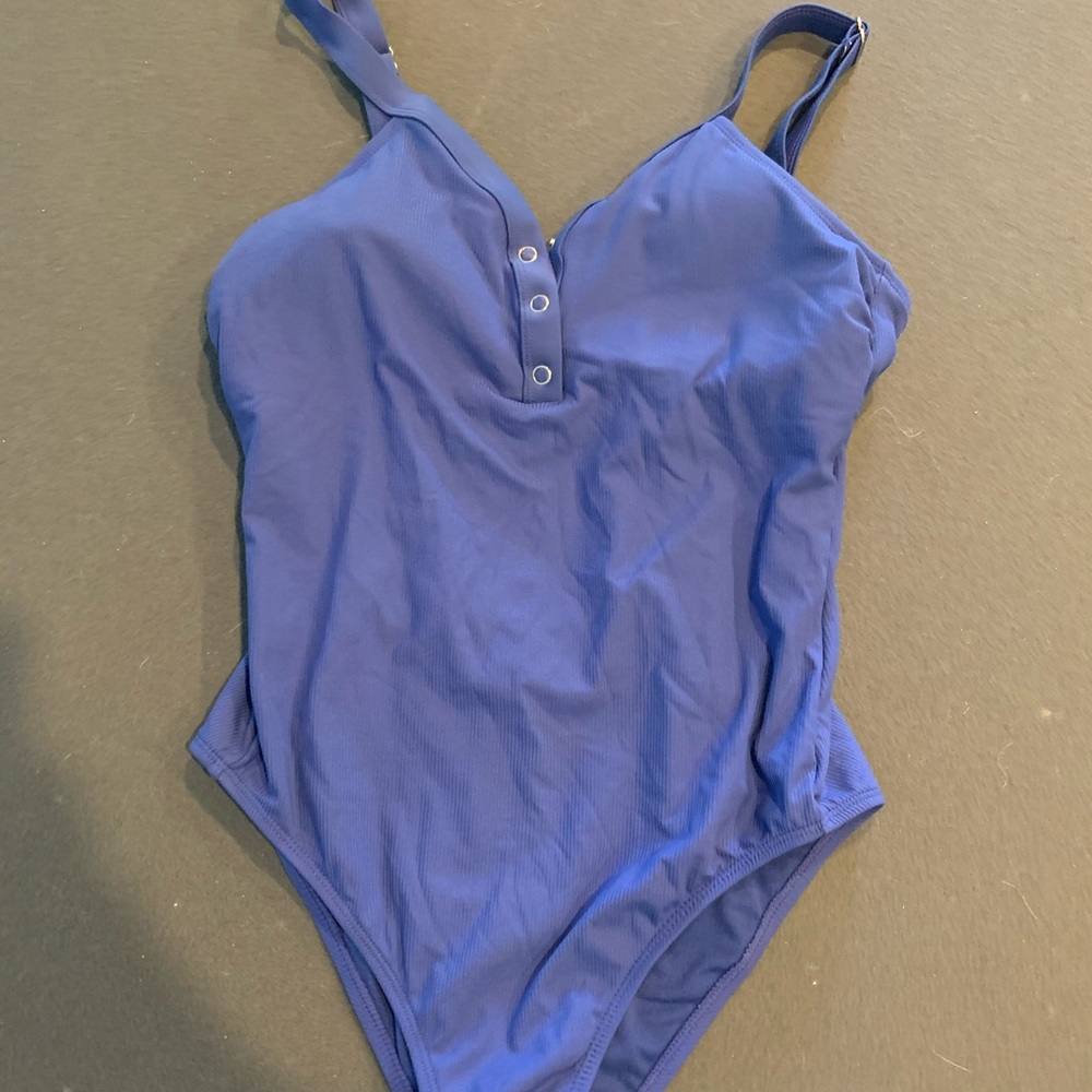 Women’s bathing suit